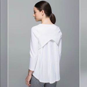 Rare lululemon Pleat On long sleeve size 6